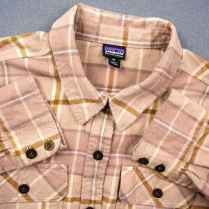 Patagonia Organic Cotton Flannel Shirt Women XS Beige Plaid Button Down Outdoor